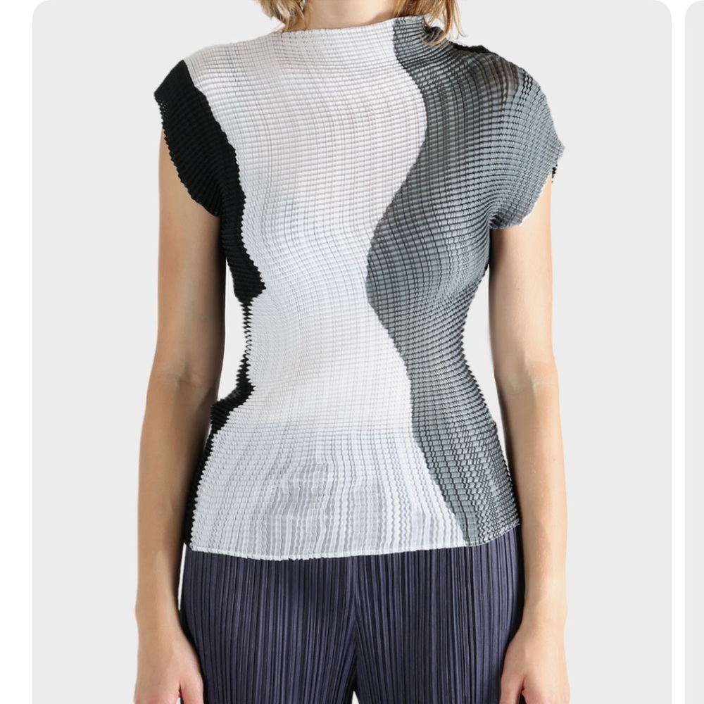 Monochrome Asymmetrical Women's Top Abstract Tint